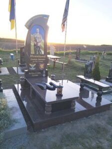 памятники Київ ціни під ключ граніт Коростишів Україна фото
