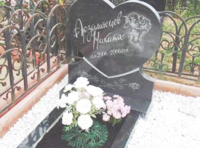 Дитячі памятники з граніту