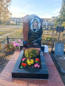 одинарний памятник з граніту під ключ граніт Коростишів київ Україна фото ціна