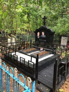 ціна на памятники з граніту під ключ граніт Коростишів київ Україна фото