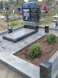 Одинарний пам'ятник із граніту ОМ-4763