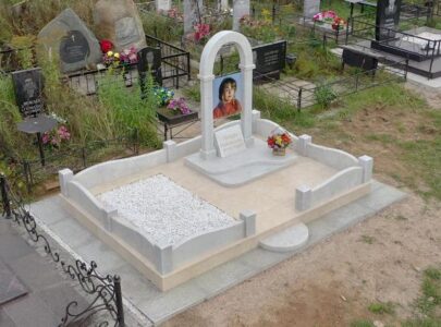 Памятники з білого граніту ціна