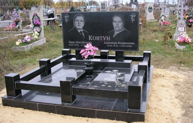 вартість пам ятників під ключ граніт Коростишів київ Україна фото ціна