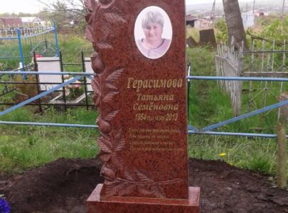 Памятники з червоного граніту ціна