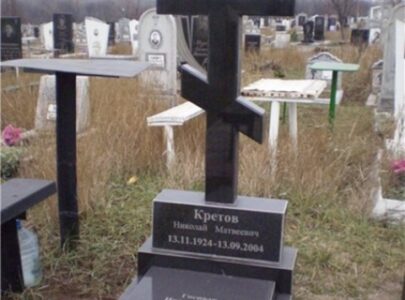 Памятники з граніту з хрестом