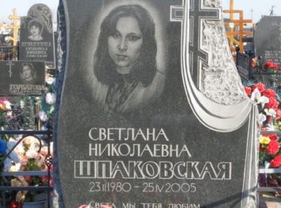 Памятники дешеві