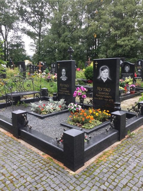 надгробні памятники Київ під ключ граніт Коростишів Україна фото ціна
