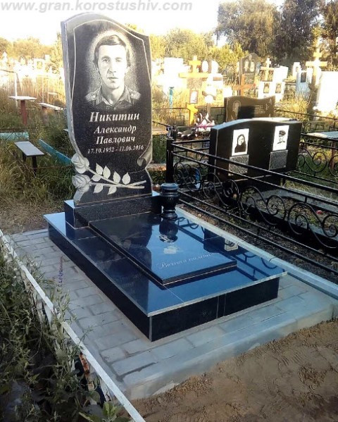 пам ятники надмогильні Київ ціни під ключ граніт Коростишів Україна фото