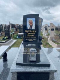 Одинарний пам'ятник із граніту ОМ-4769