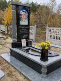 Одинарний пам'ятник із граніту ОМ-4770
