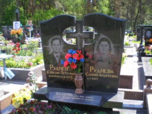 памятники в Києві ціни під ключ граніт Коростишів Україна фото