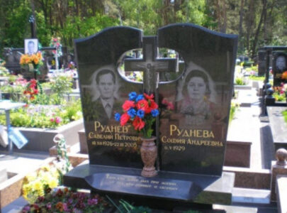 Памятники в Києві ціни
