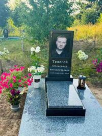 Одинарний пам'ятник із граніту ОМ-4775