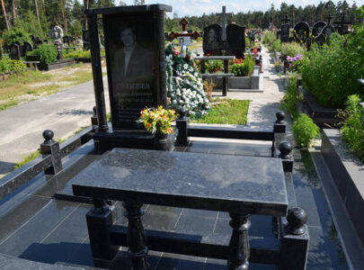 Надгробний памятник Київ ціни