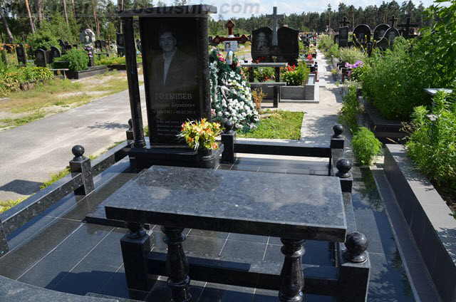 надгробний памятник Київ ціни під ключ граніт Коростишів Україна фото